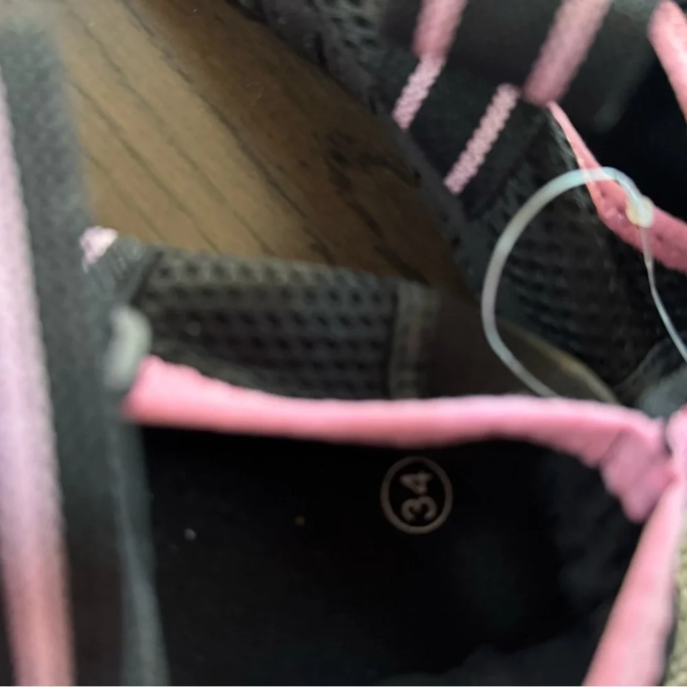 BRAND NEW Kids Size 2/3 (EU 34) Black and Pink Water Shoes